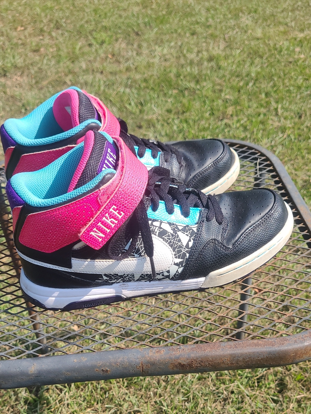 Nike 2014 Black High-Top Sneakers with Pink Strap & Teal Lining Size Womens 8